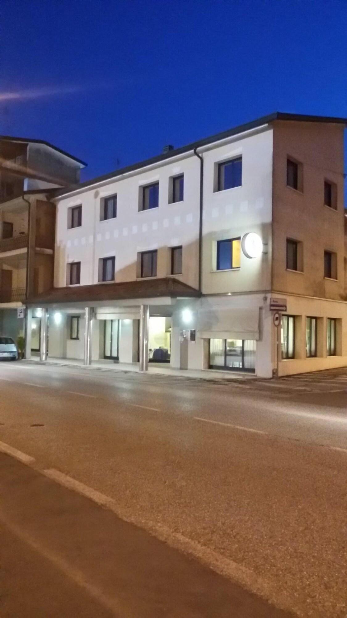 Varios Hotel Centrale