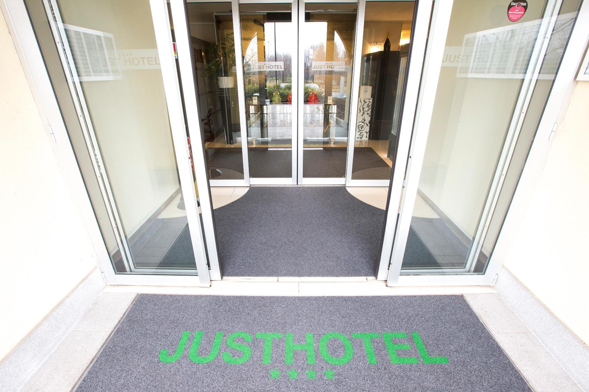 Vista Exterior Just Hotel Lomazzo Fiera