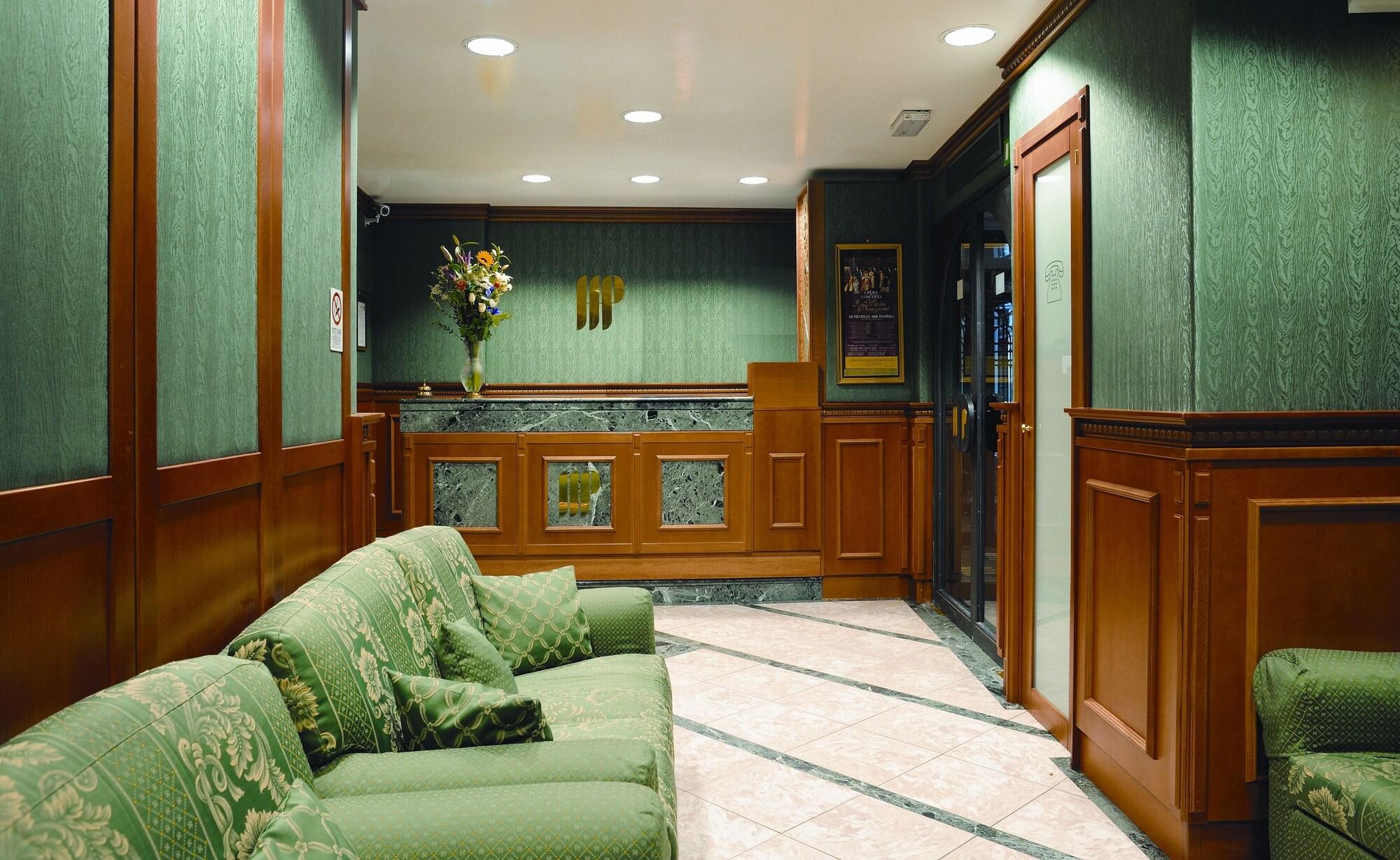 Vista Lobby Hotel Patria