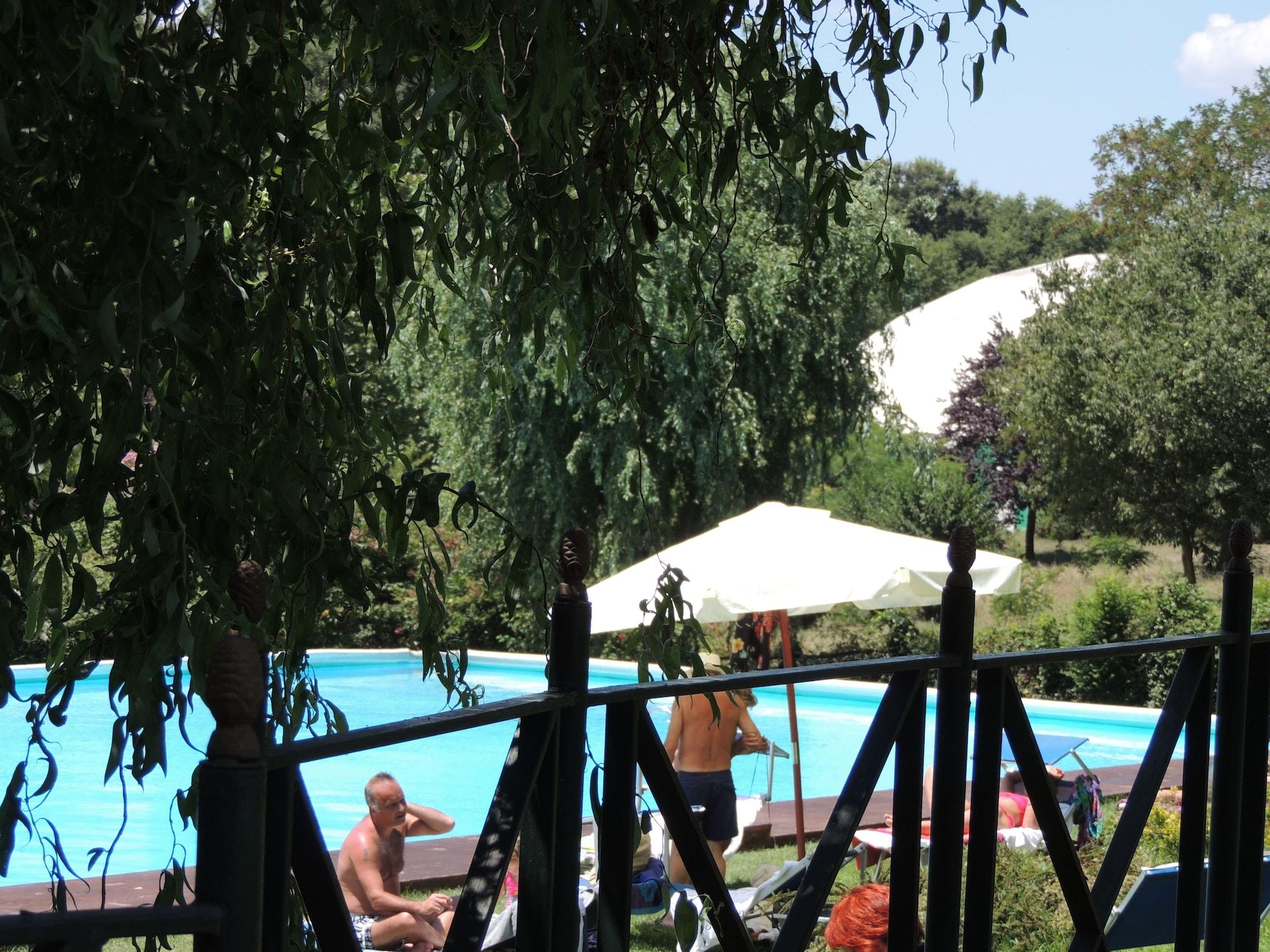 Vista Piscina Country Relais I Due Laghi