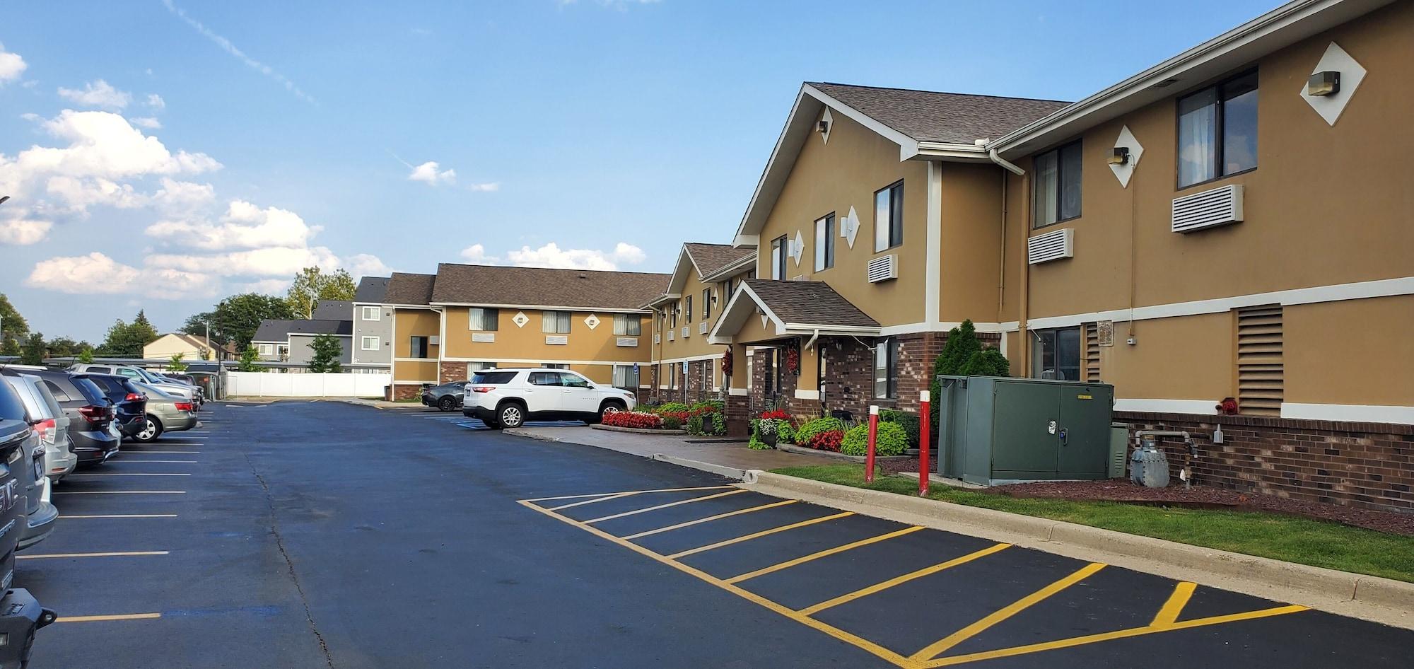Varios Super 8 by Wyndham Sterling Heights/Detroit Area