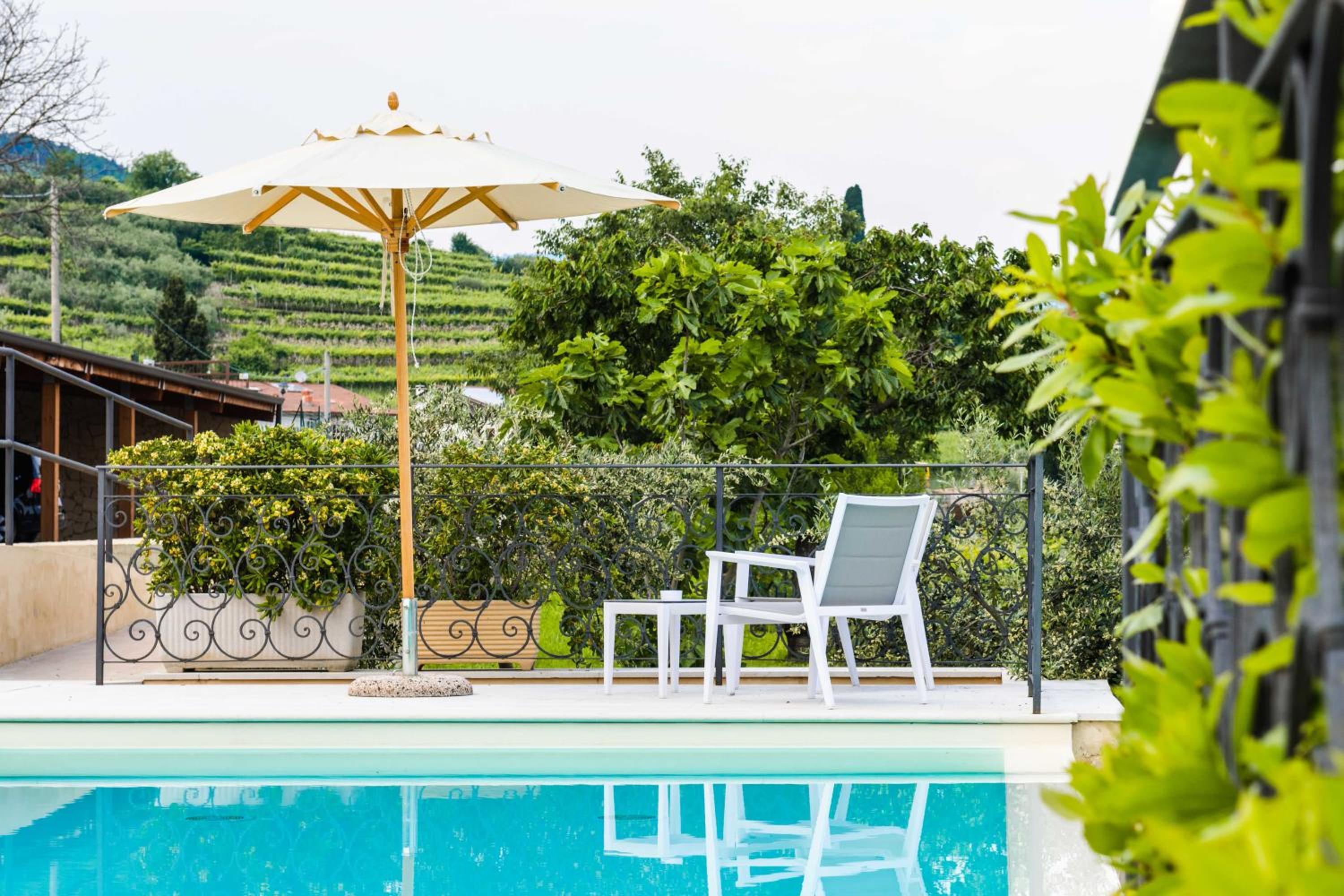 Vista Piscina Hotel Villa Moron