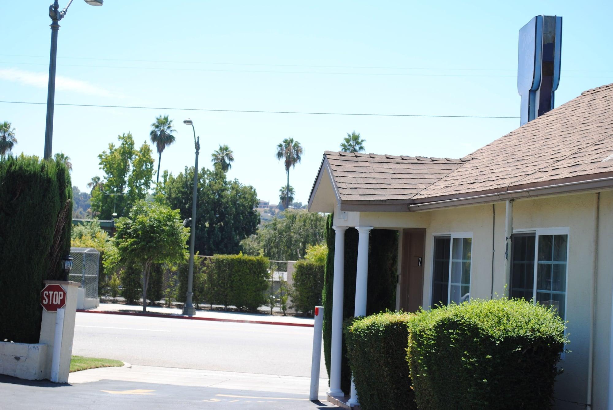 Vista Exterior Rose Bowl Motel