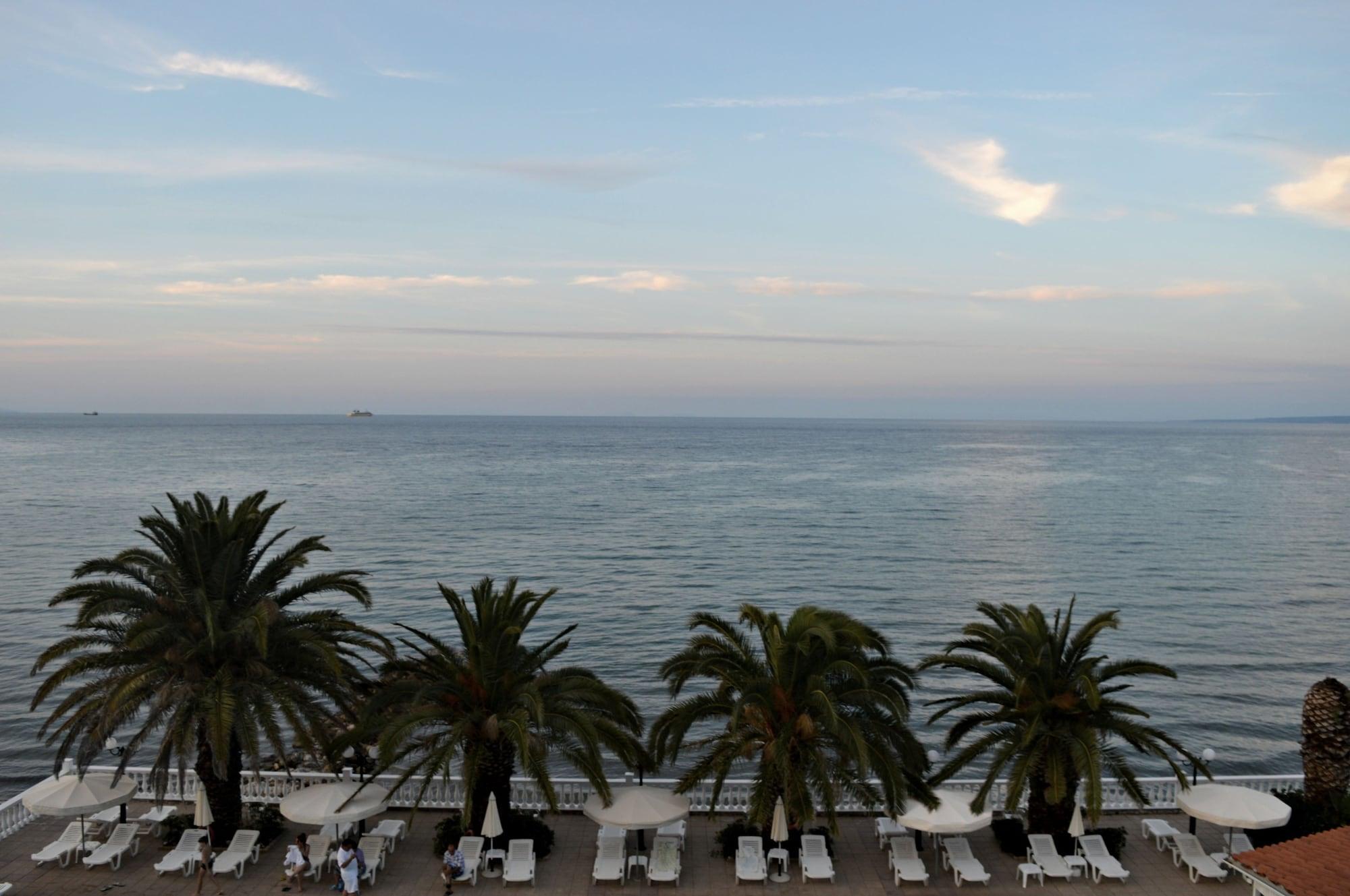 Playa Paradise Beach Hotel