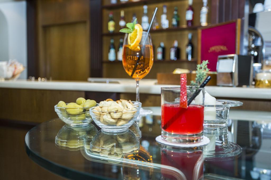 Bar/Salón Cavaliere Hotel
