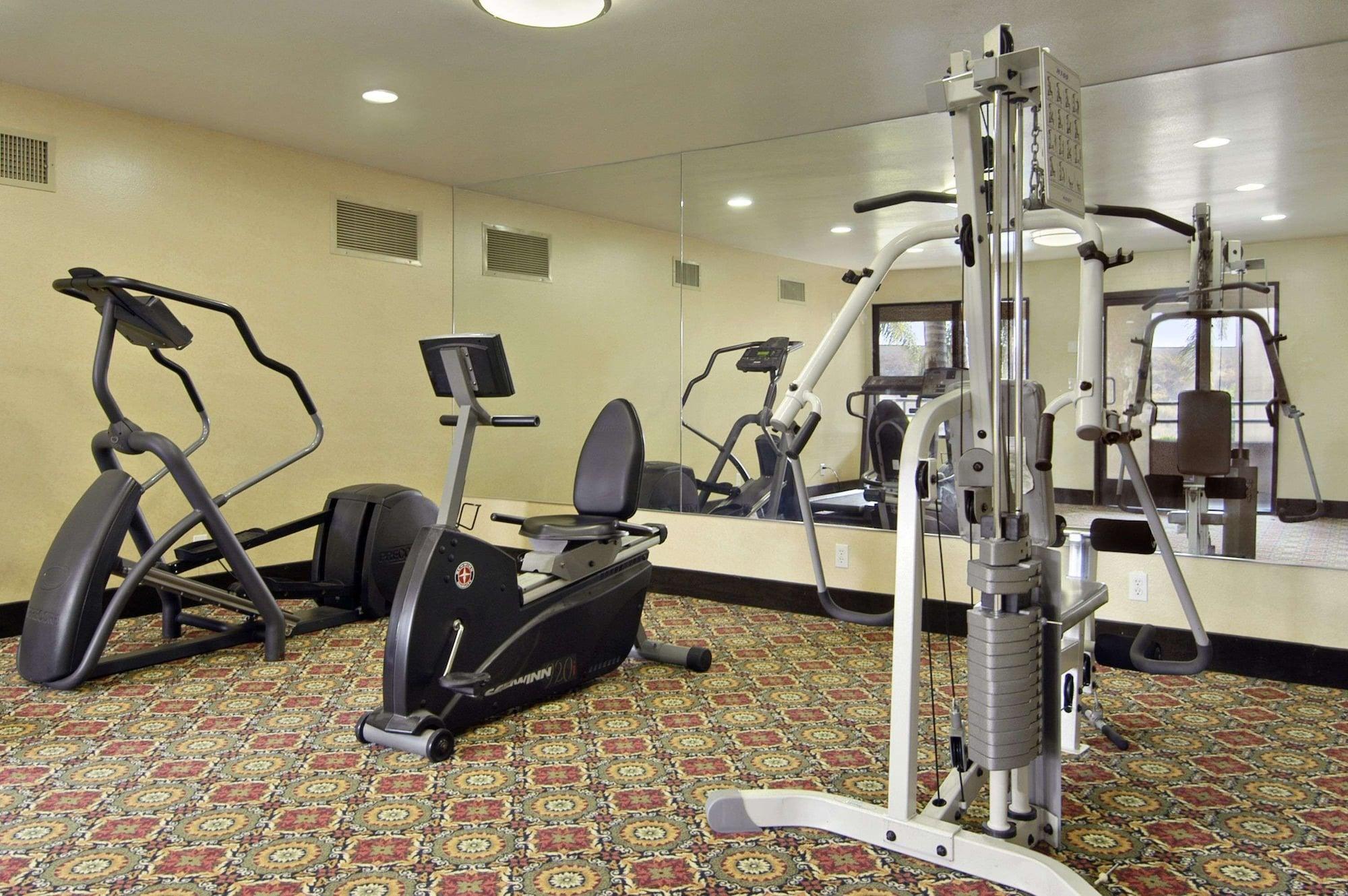 Gimnasio Travelodge by Wyndham Commerce Los Angeles Area