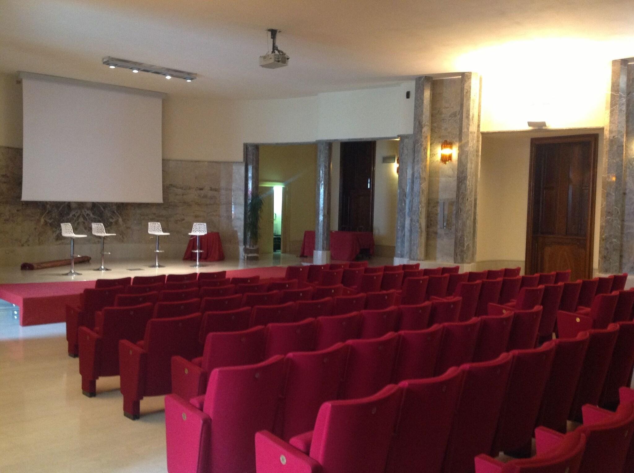 Centro de Negocios Villa Fenaroli Palace Hotel