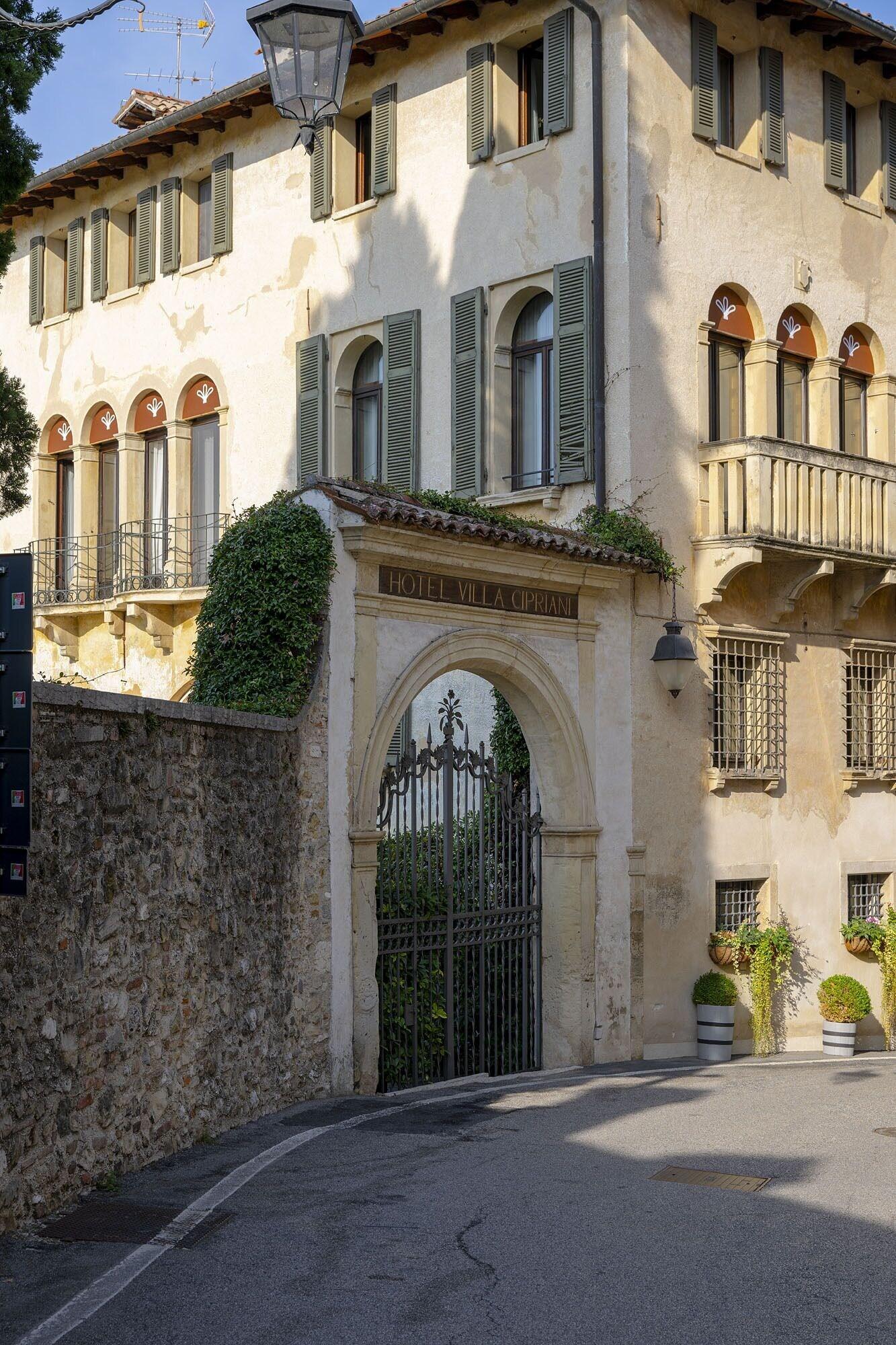 Vista Exterior Hotel Villa Cipriani