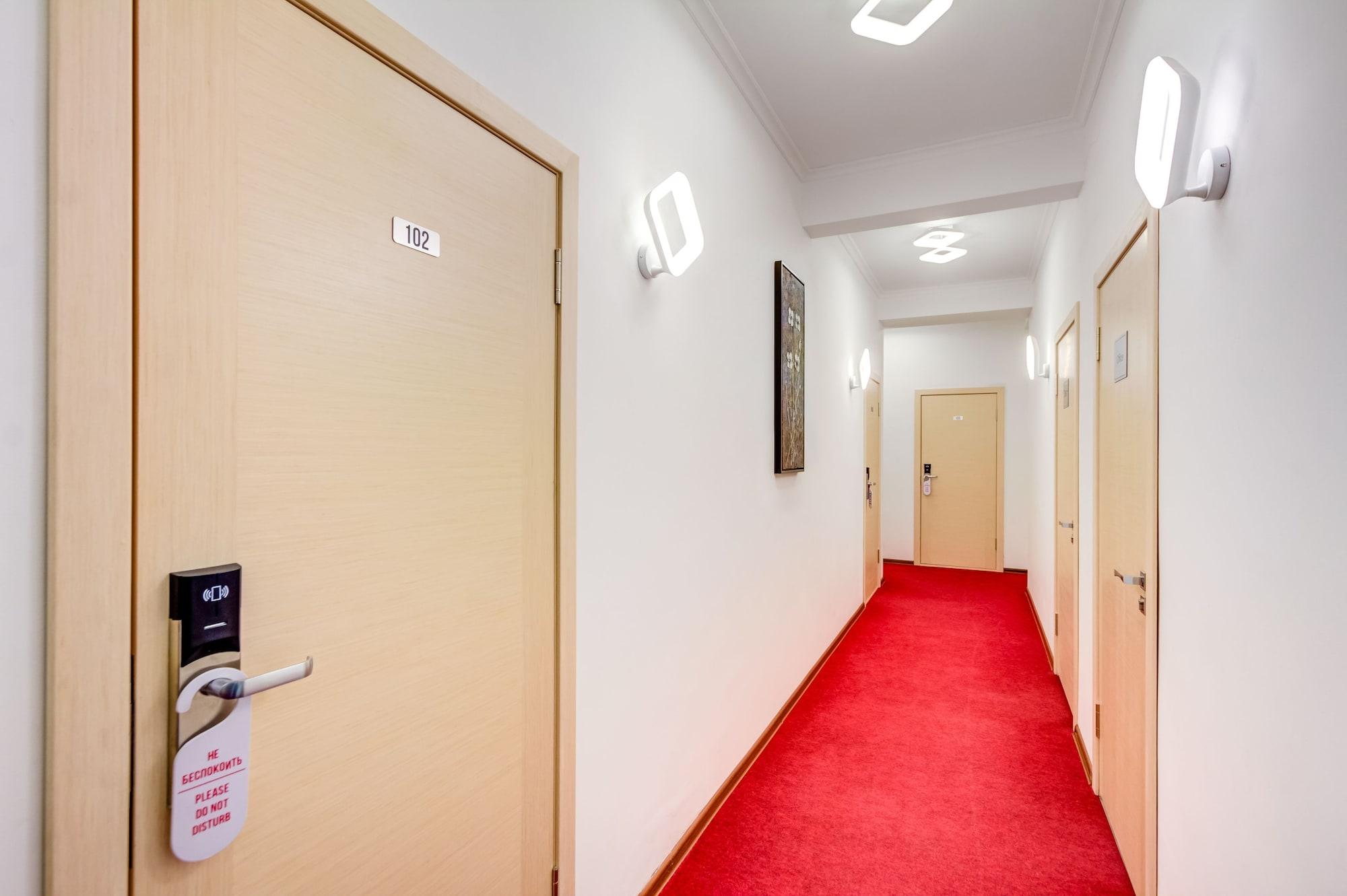 Varios White Hotel & Hostel