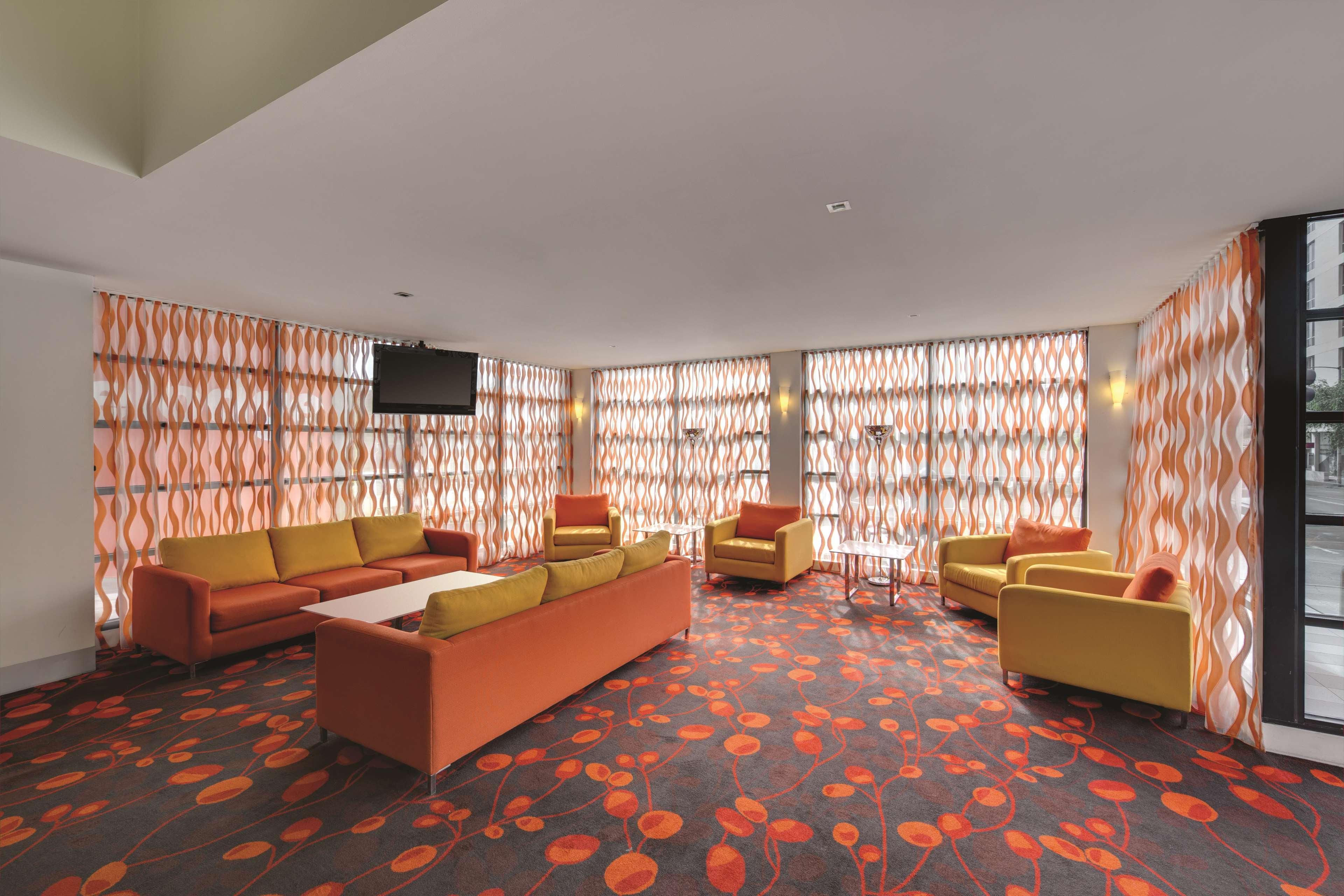 Vista Lobby Travelodge Hotel Hobart