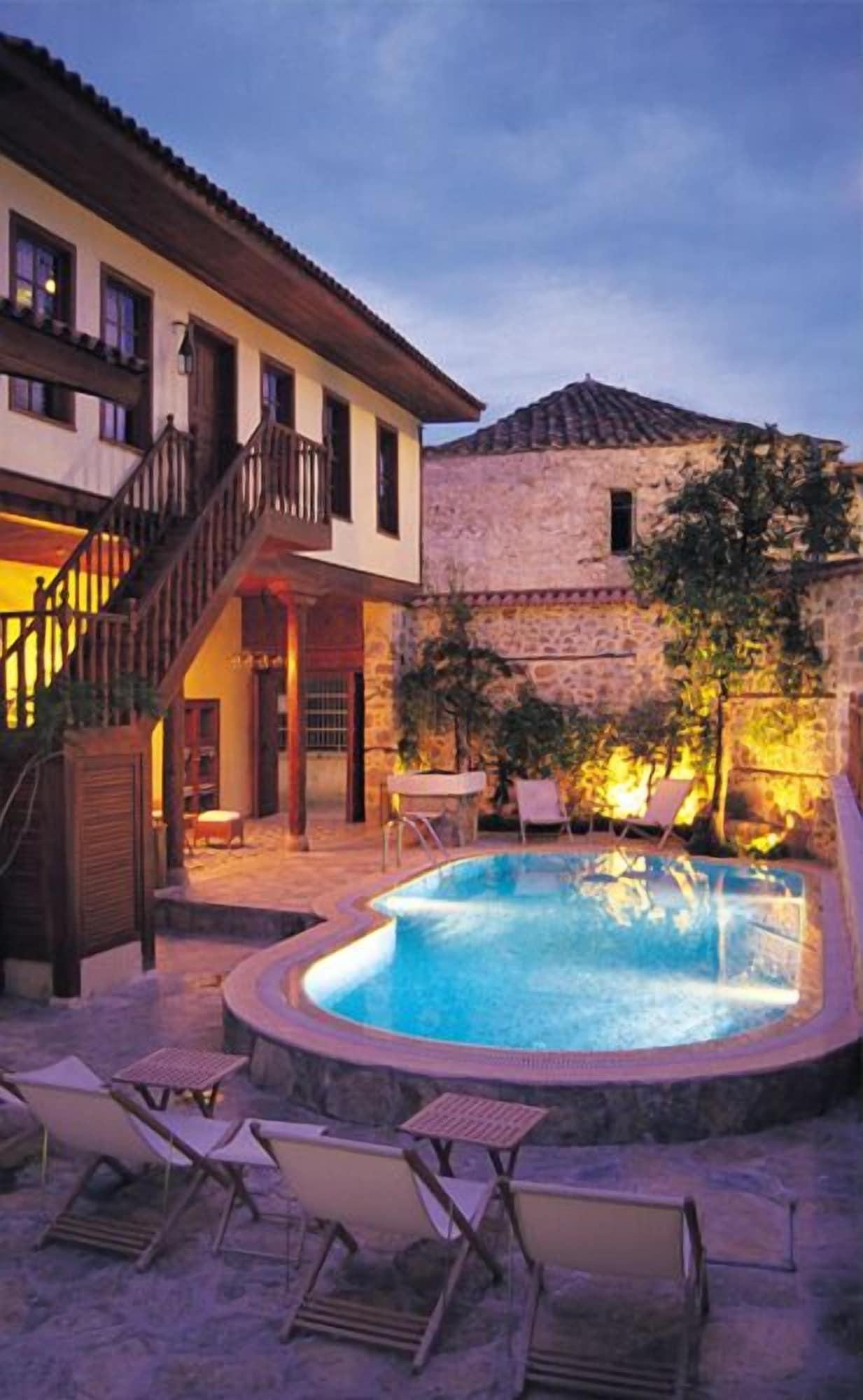 Varios Tekeli Konakları