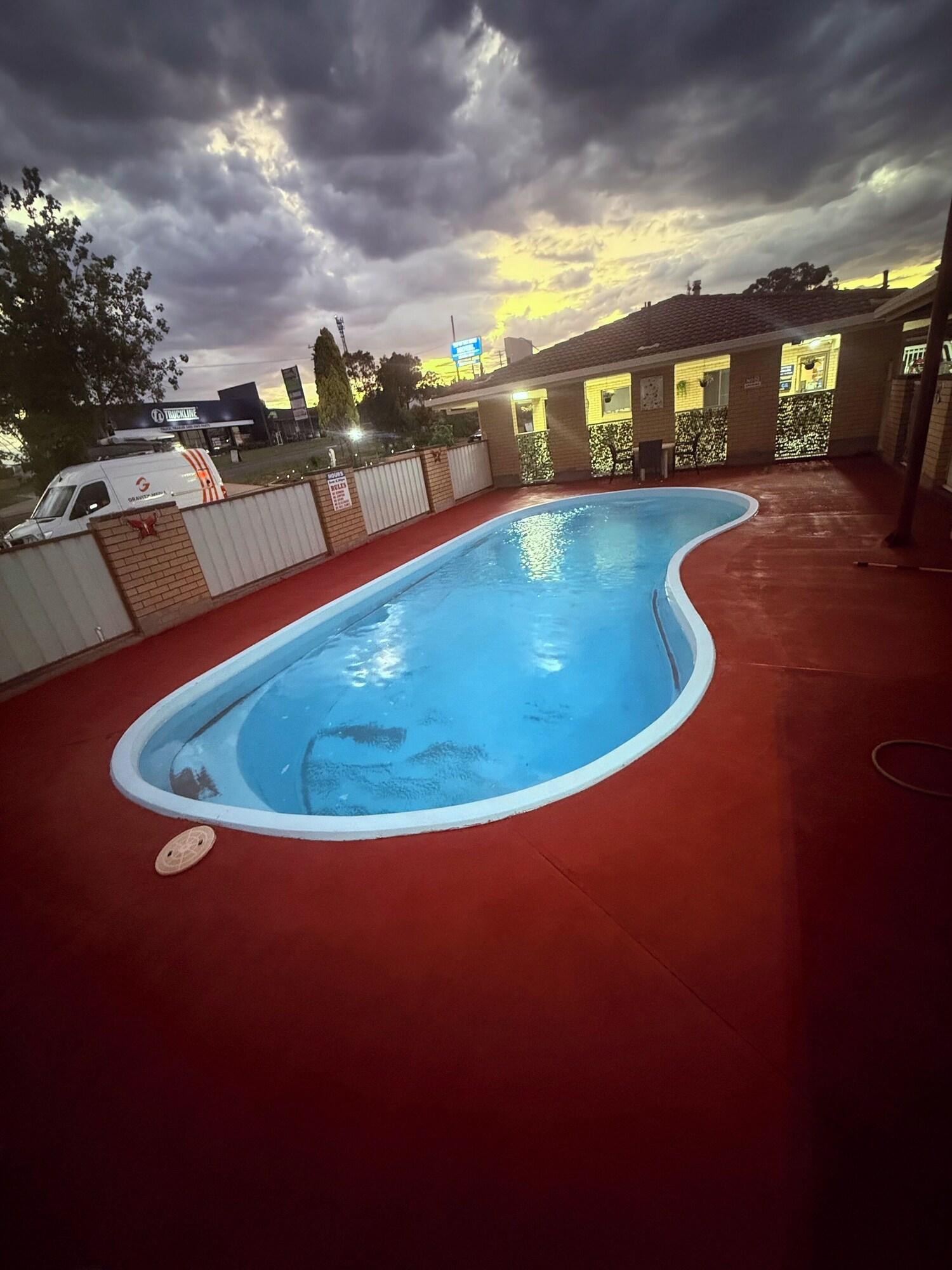 Vista Piscina Top Of The Town Motel