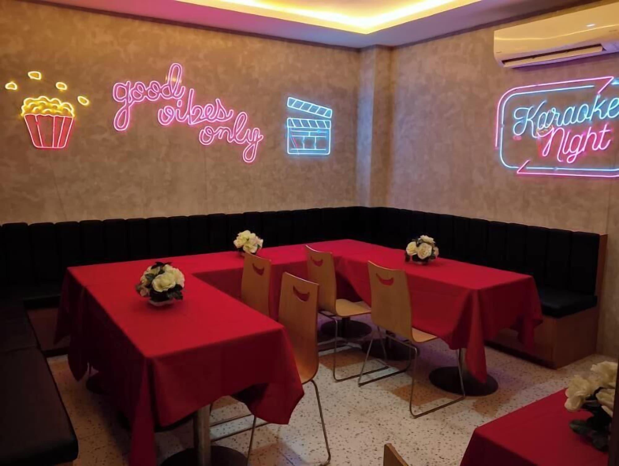 Restaurant The Perch Hostel