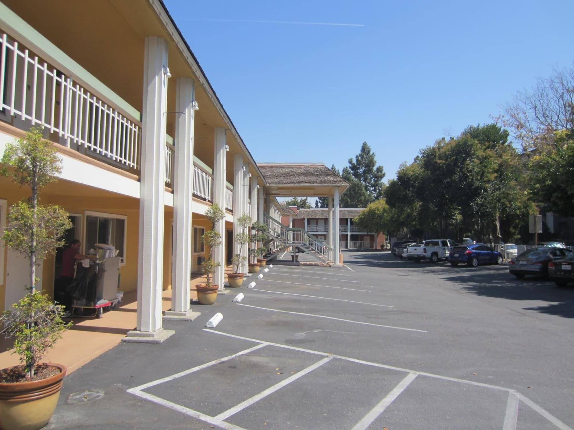 Varios Caravelle Inn Extended Stay