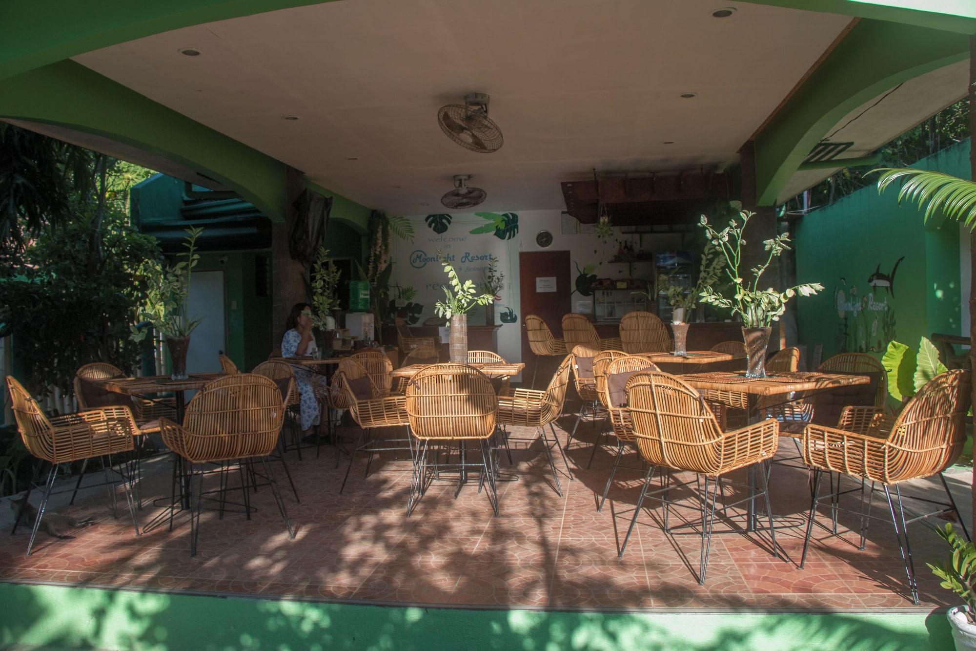 Varios Moonlight Resort