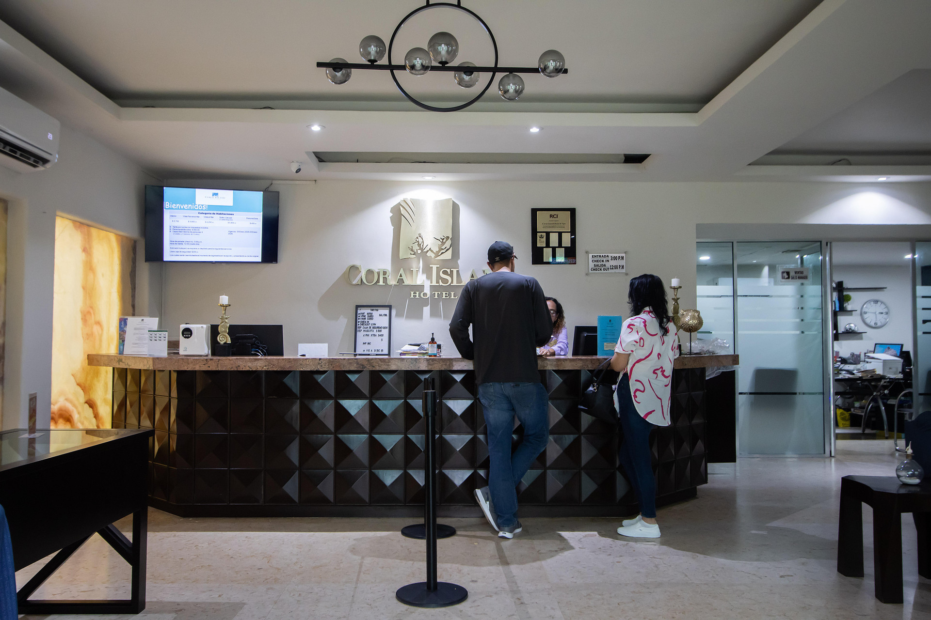 Vista Lobby Coral Island Hotel
