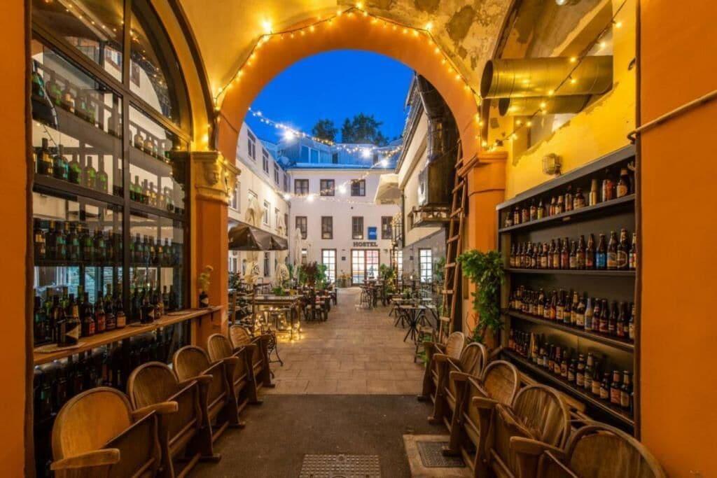 Bar/Salón City Rooms OS