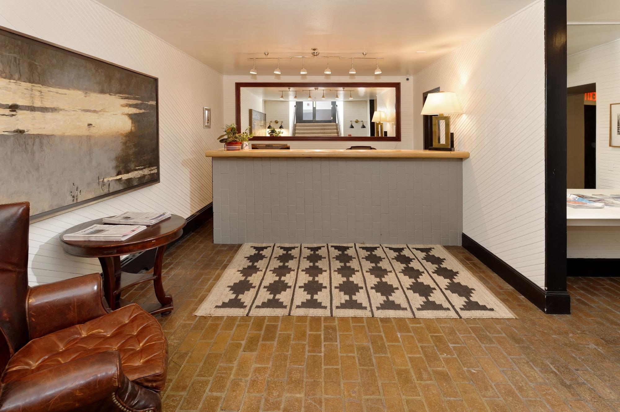 Vista Lobby Independence Square Lodge by Frias