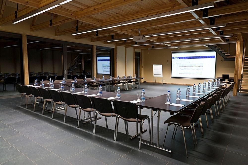 Sala de Reuniones Golfa Klubs Reinis