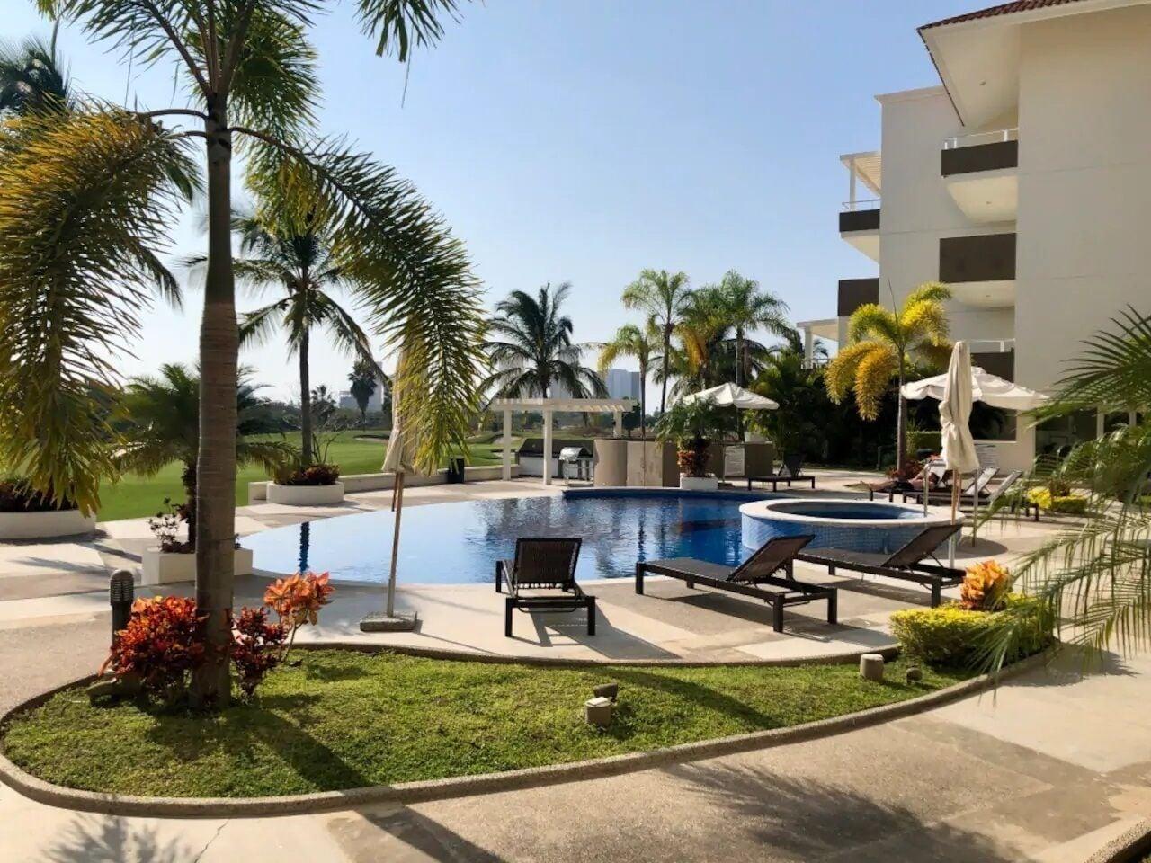 Vista Exterior Condos SB