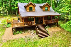 Alquiler Vacacional - Cozy & Quiet Shanty Creek Log Cabin 3/4 mile from the Base of Schuss Mountain!