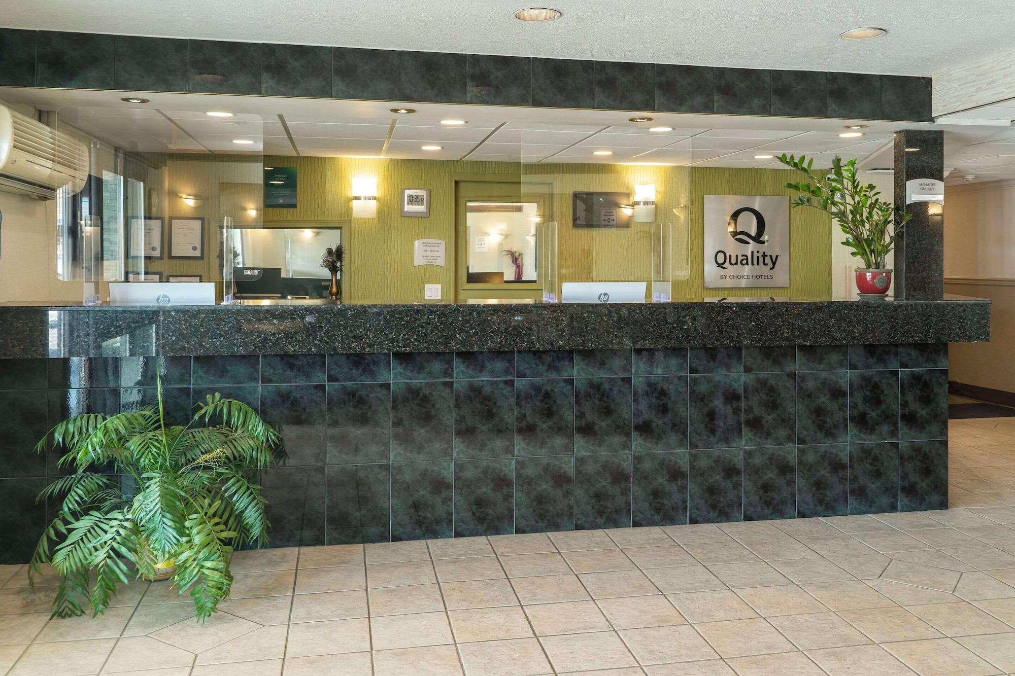 Vista Lobby Quality Inn & Suites
