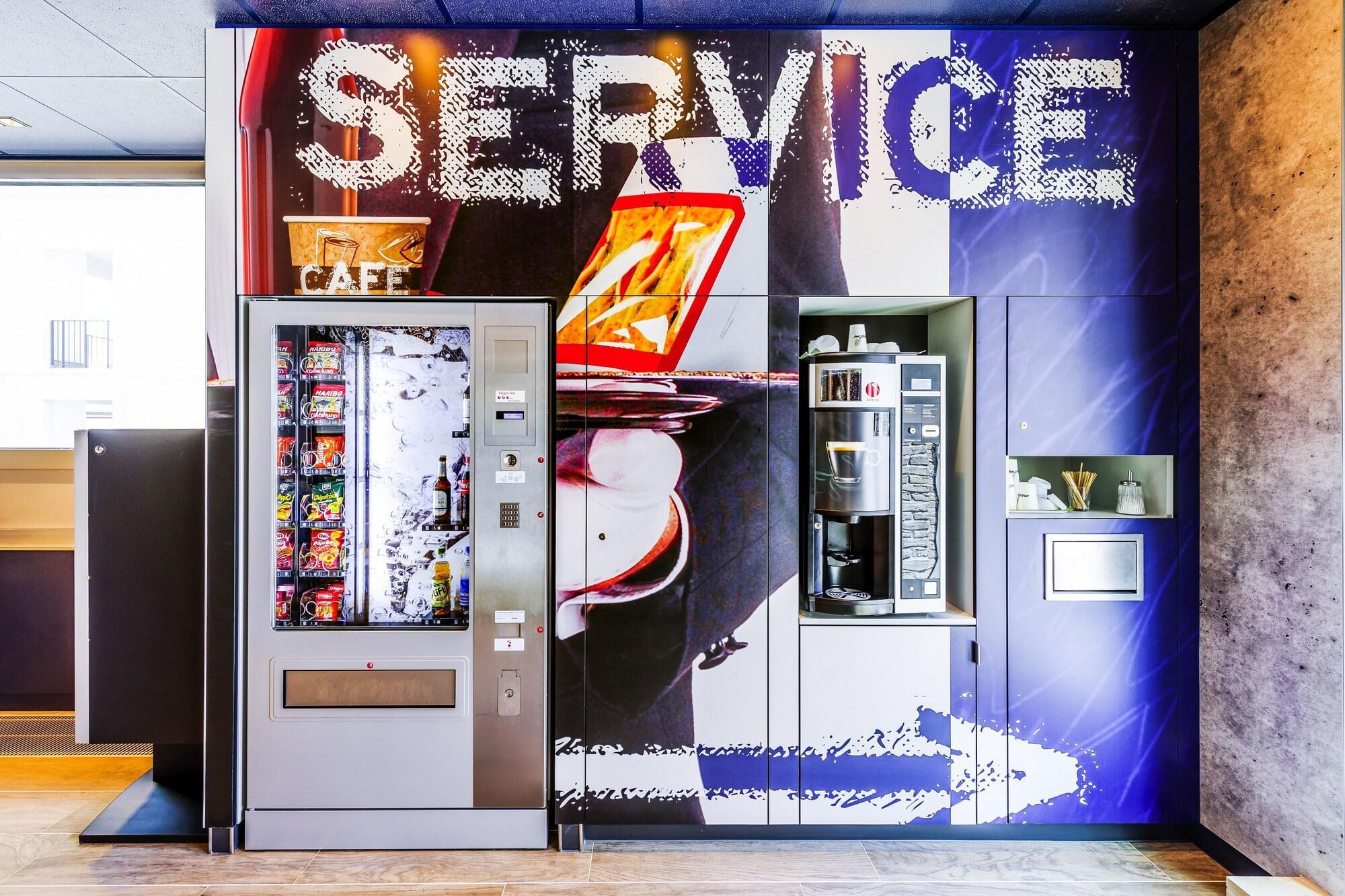 Vista Lobby ibis budget Santeny