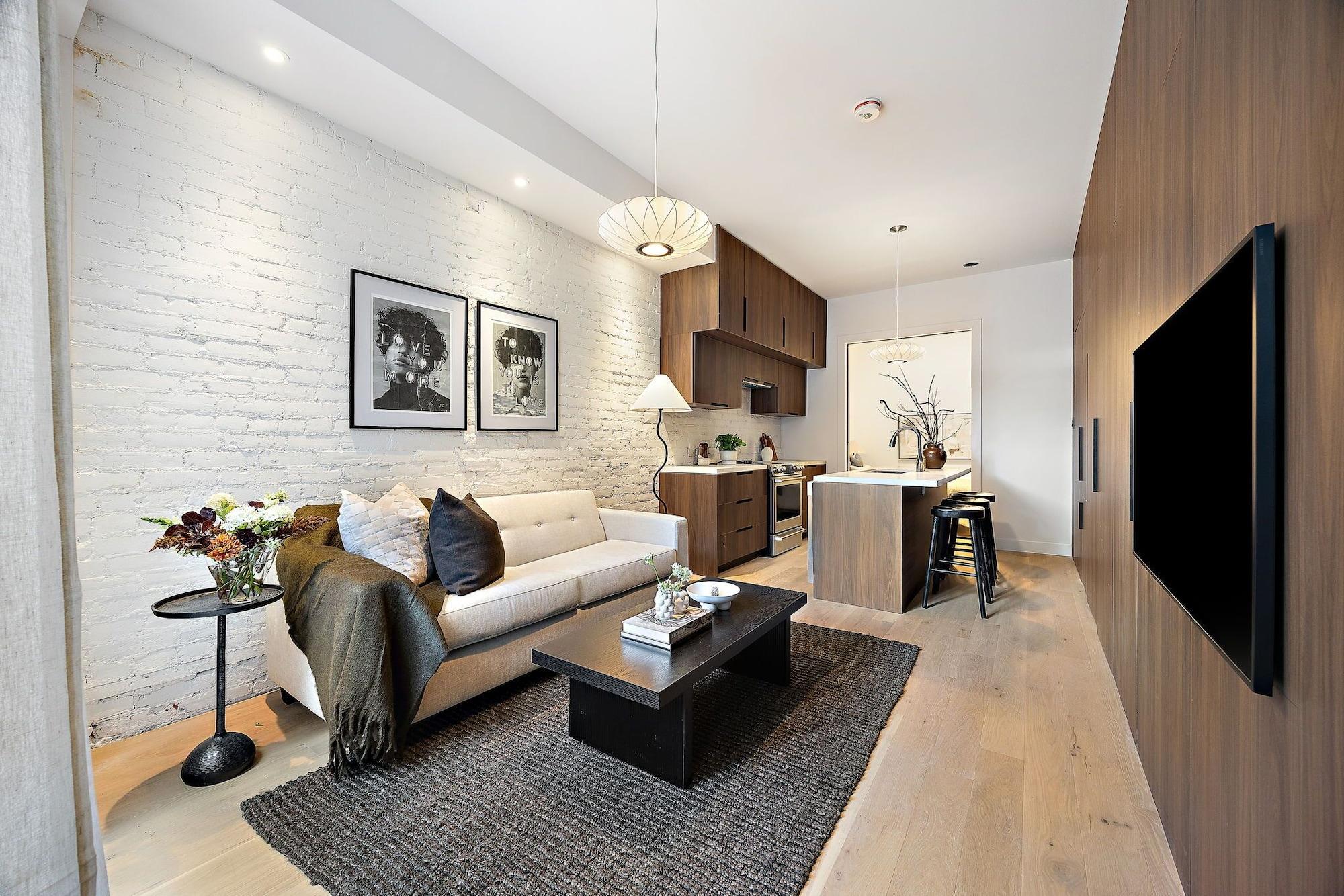 Varios The Brick Hotel