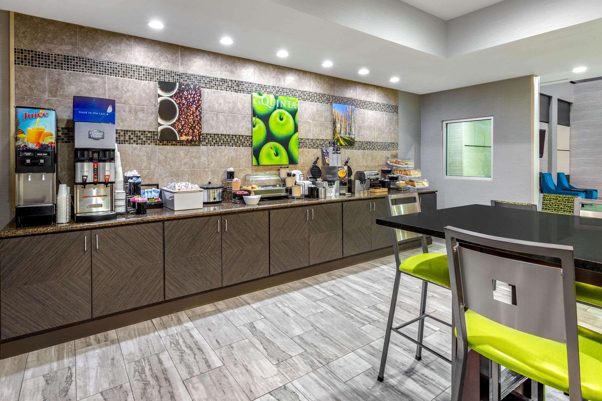 Restaurant La Quinta Inn & Suites by Wyndham Columbus - Edinburgh