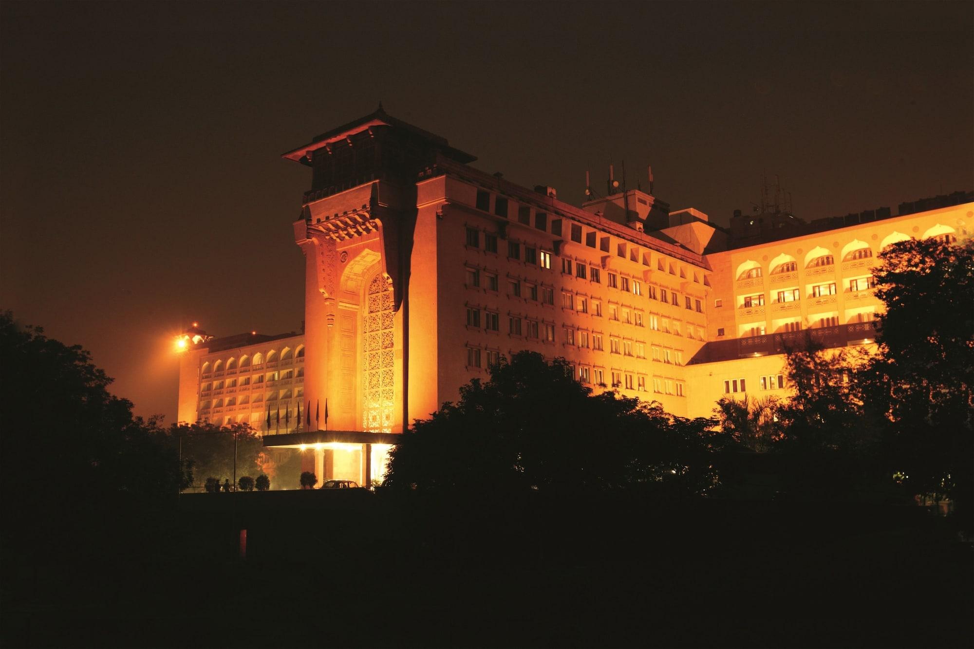 Vista Exterior The Ashok
