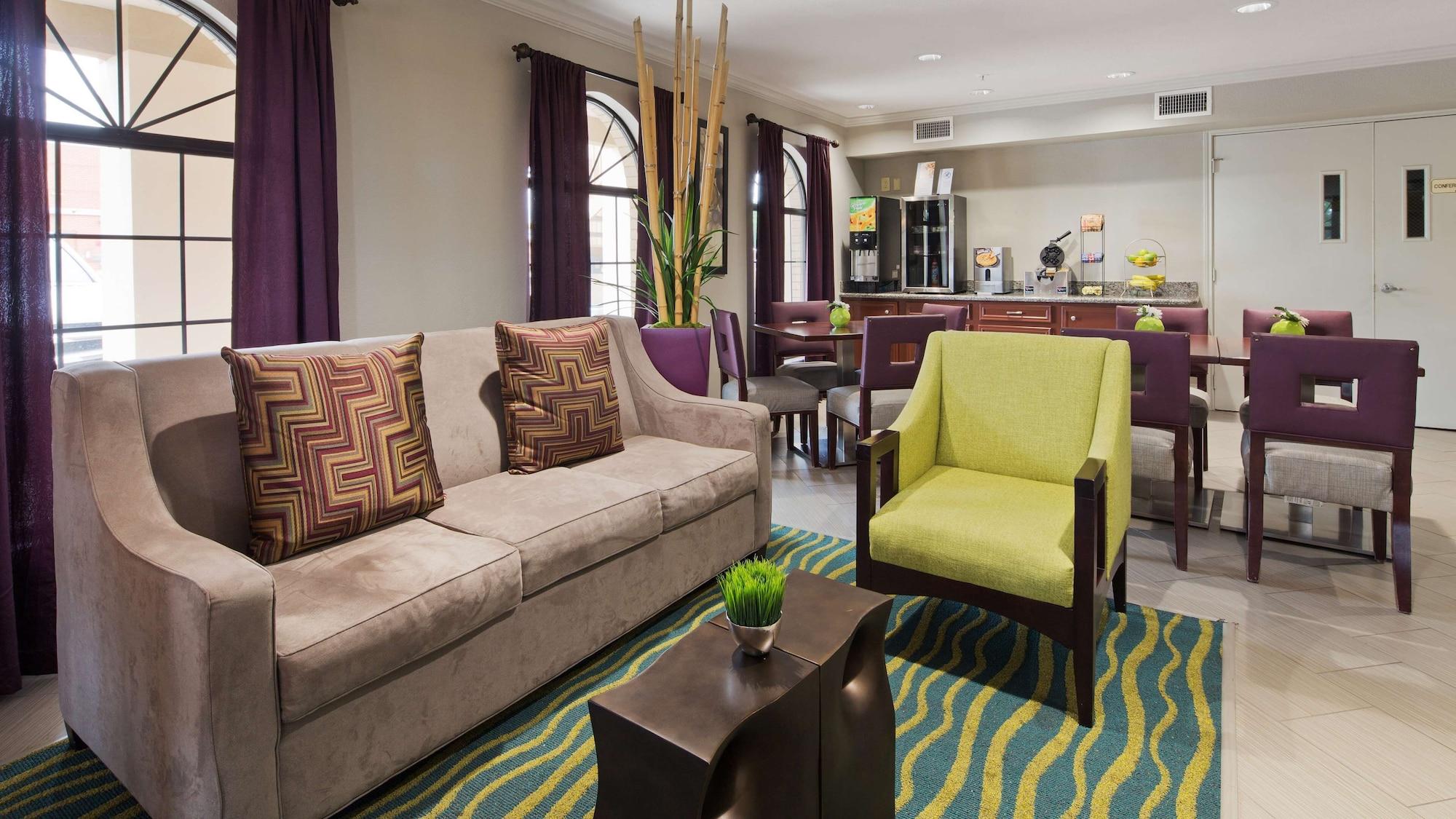 Vista Lobby SureStay Hotel by Best Western Deer Park