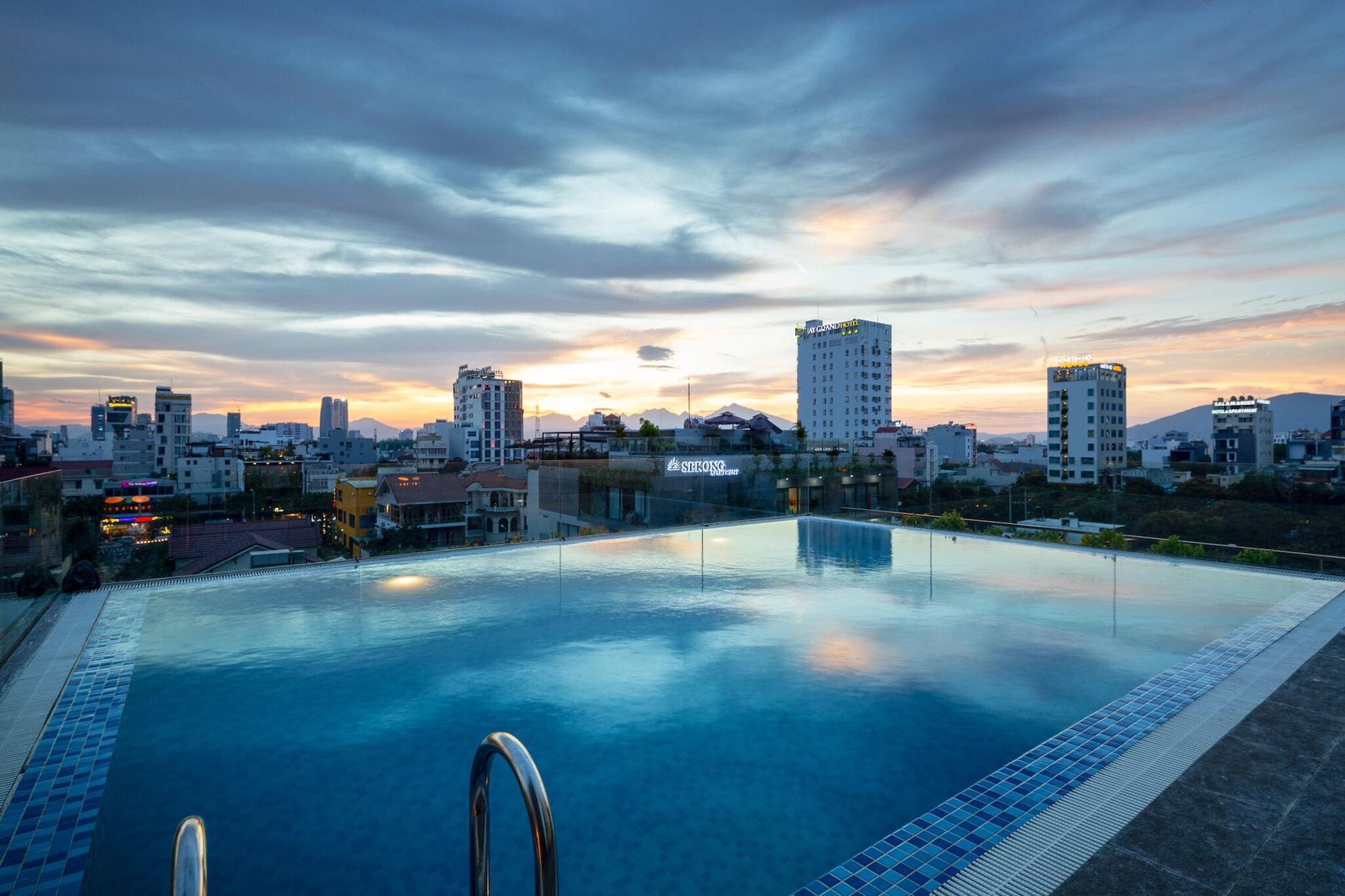 Vista Piscina Dana Residence