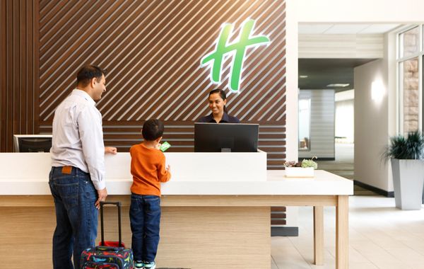 Holiday Inn & Suites Oakland Airport by IHG