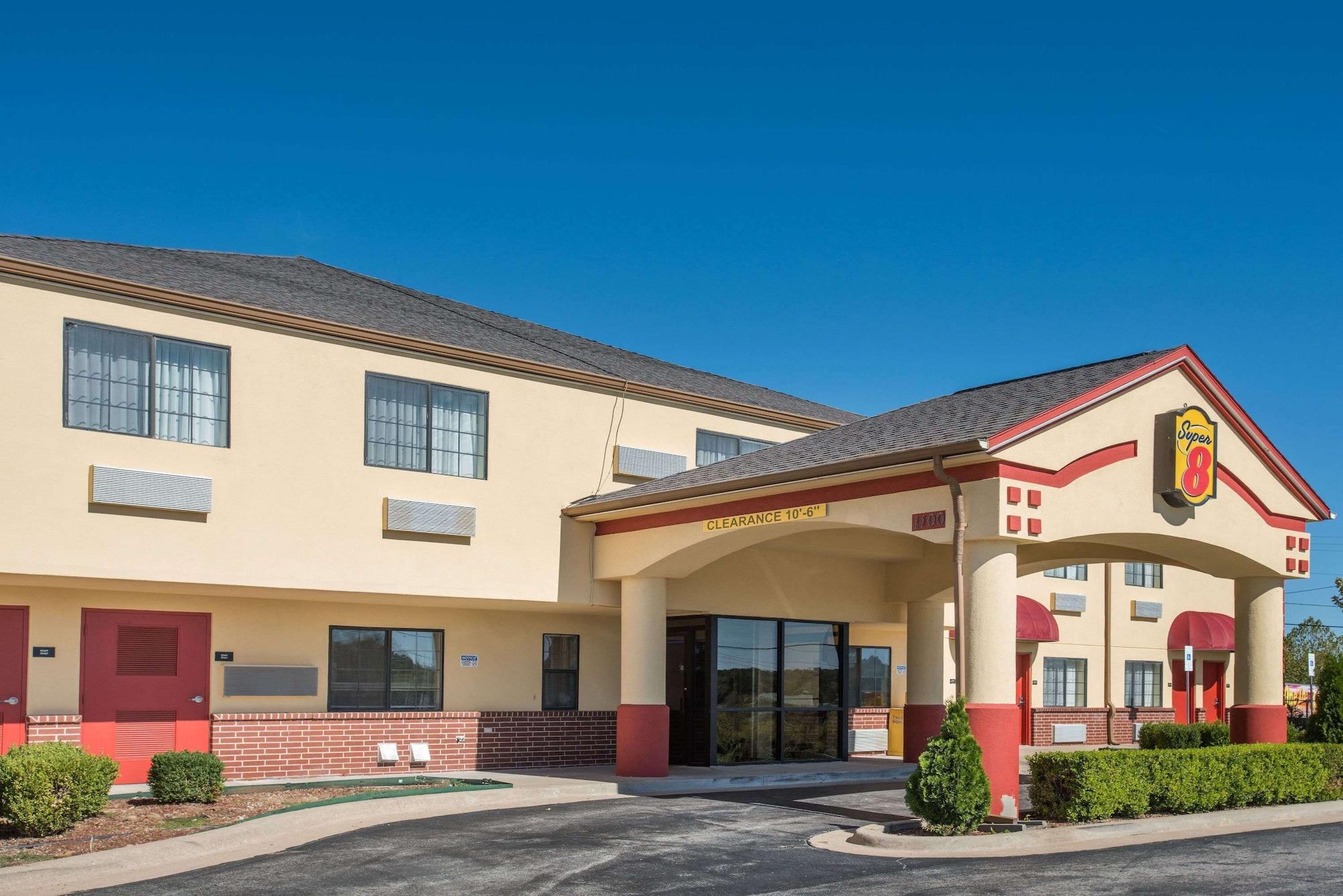Vista Exterior Super 8 by Wyndham Claremore OK