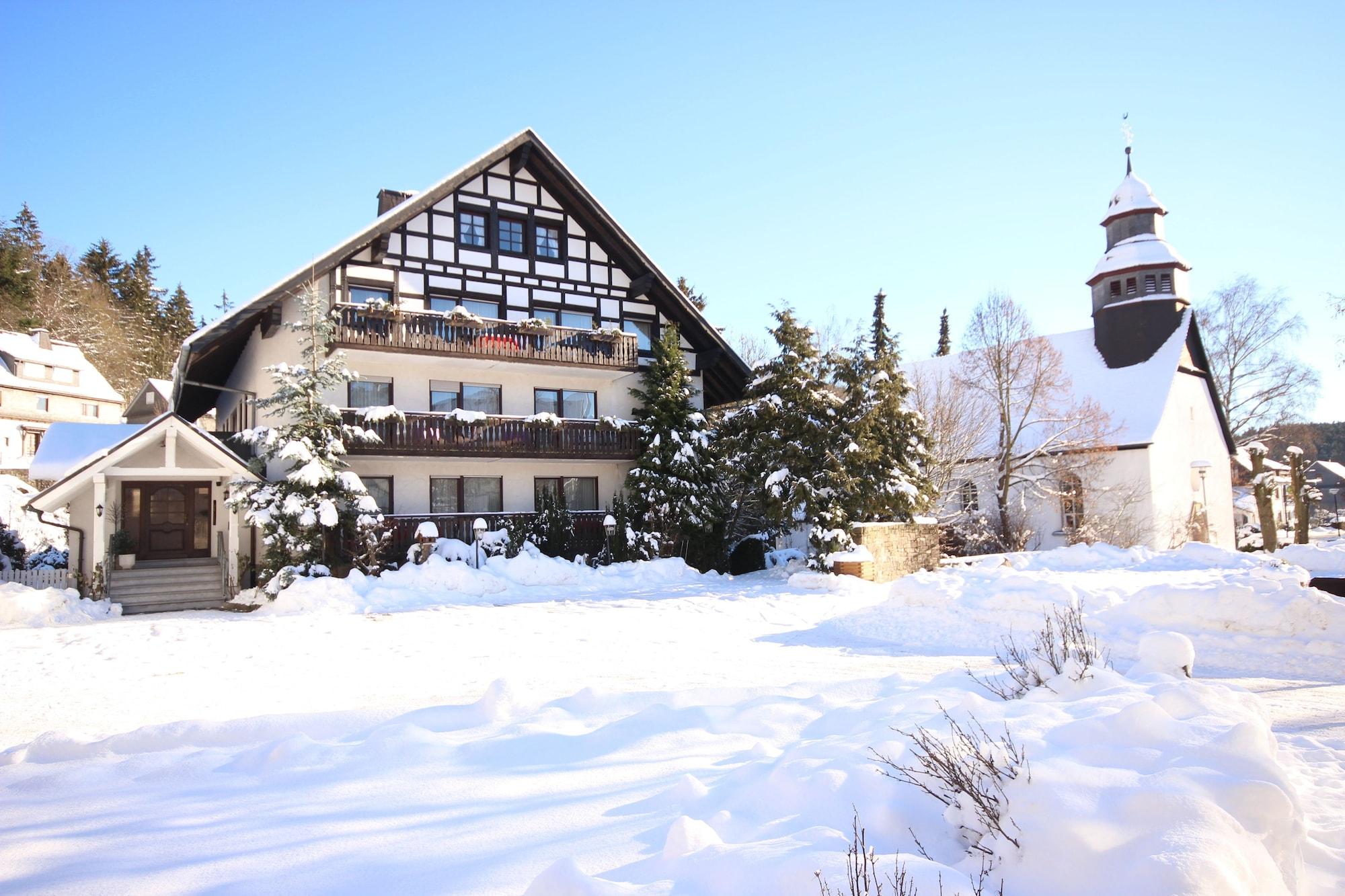 Vista Exterior Pension Restaurant Schnorbus