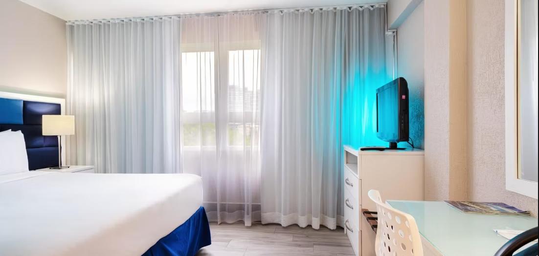 Vista Exterior Holiday Inn Express & Suites Anchorage Midtown 