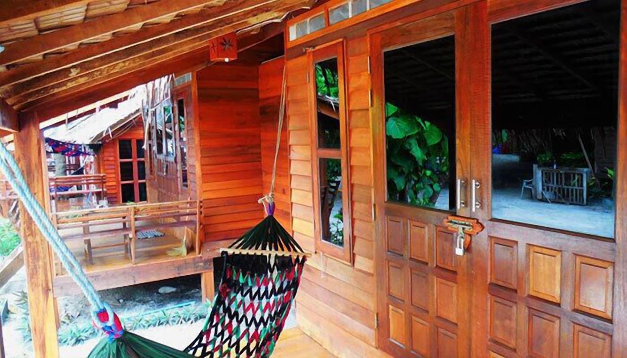 Equipamiento de Habitación Zanom Sunrise Beach Resort