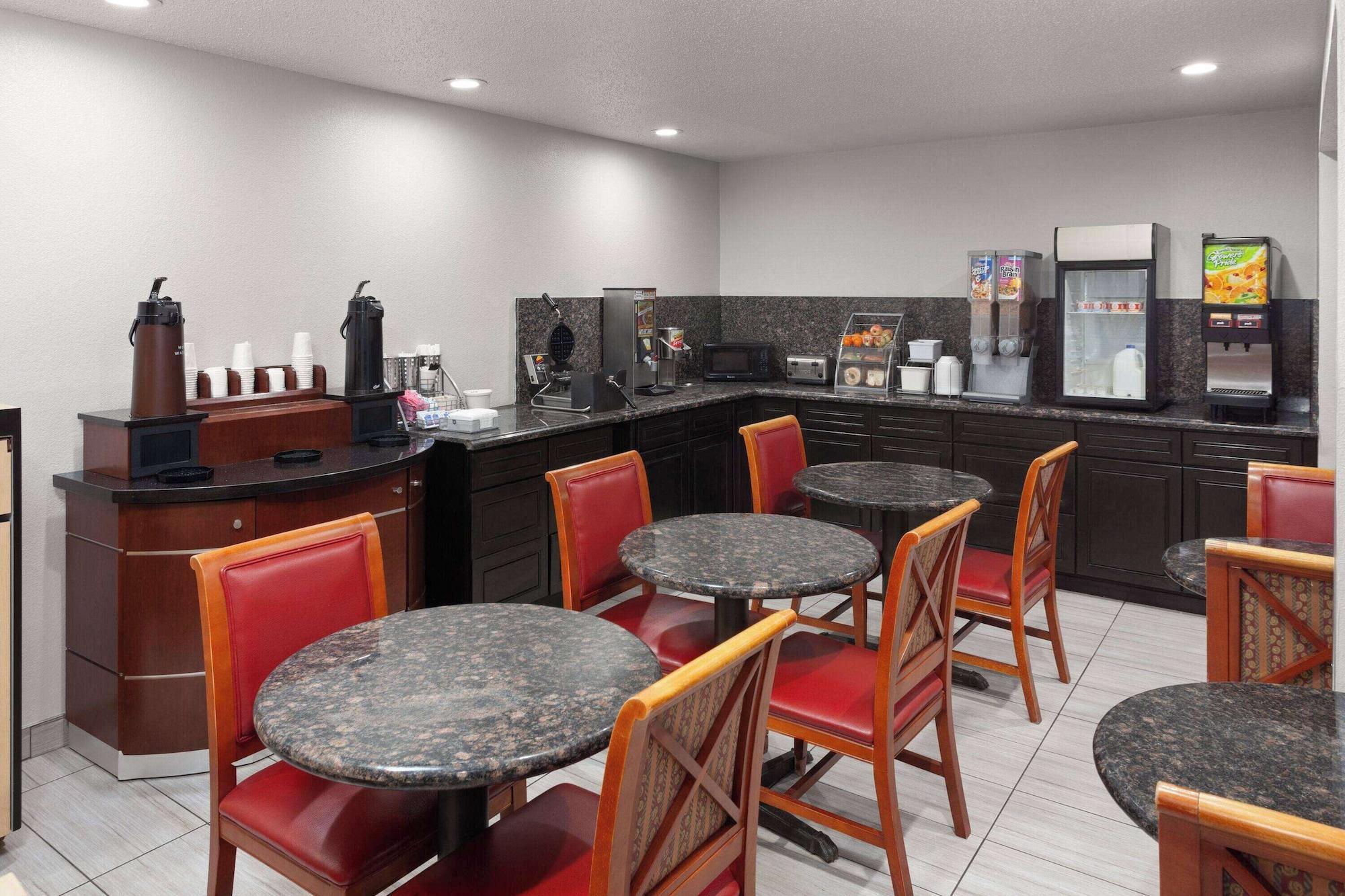 Restaurant Super 8 by Wyndham Romeoville Bolingbrook