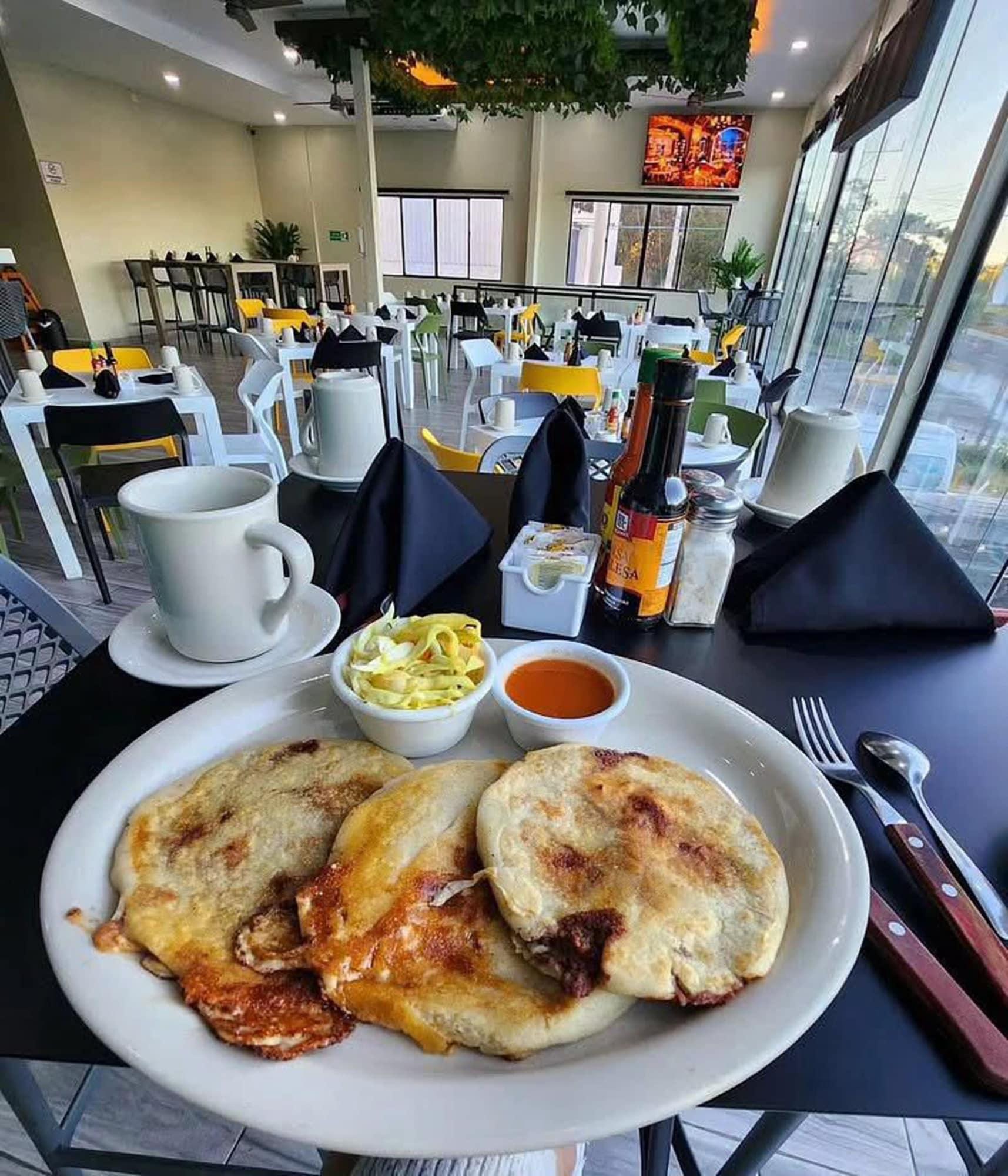 Restaurant Mi Tierra Aeropuerto Hotel y Restaurante