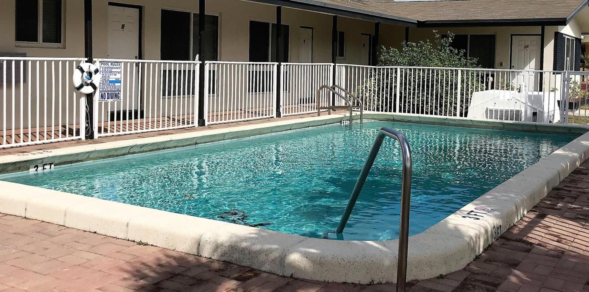 Vista Piscina Pompano Breeze