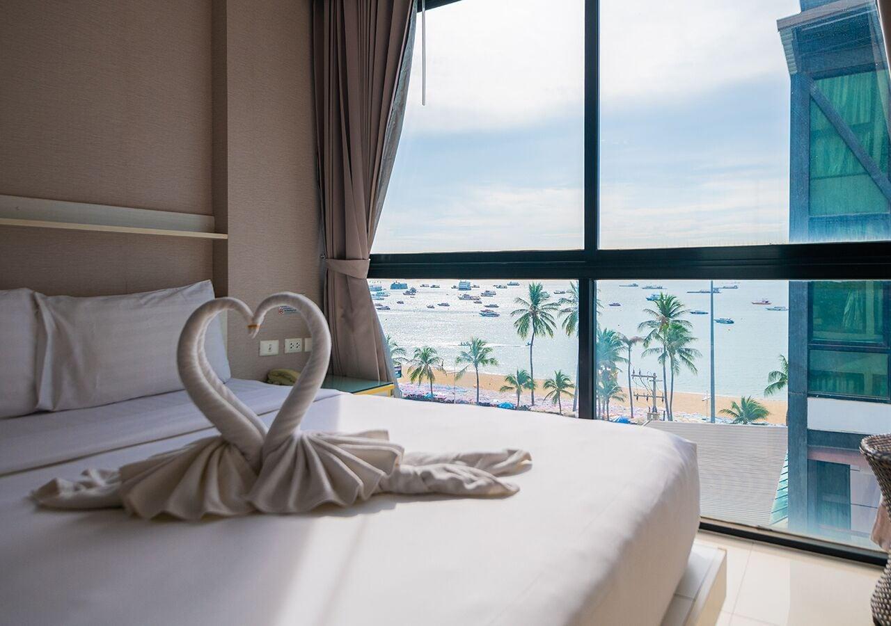 Habitación Serenotel Pattaya Beach Front
