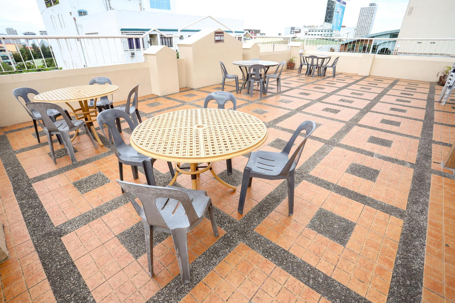 Restaurant OYO 210 Apple Tree Suites