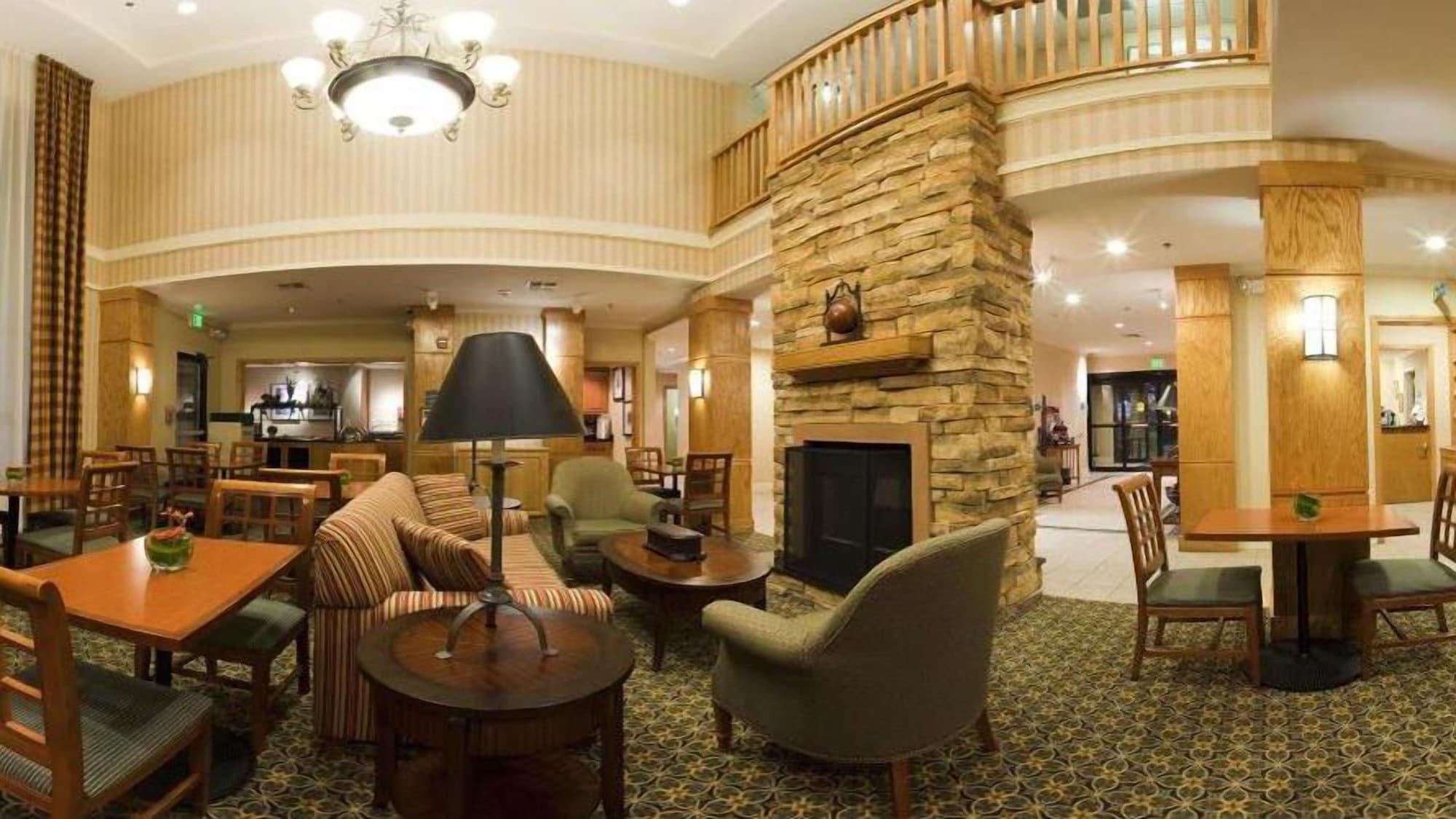 Bar/Salón Staybridge Suites Brownsville by IHG