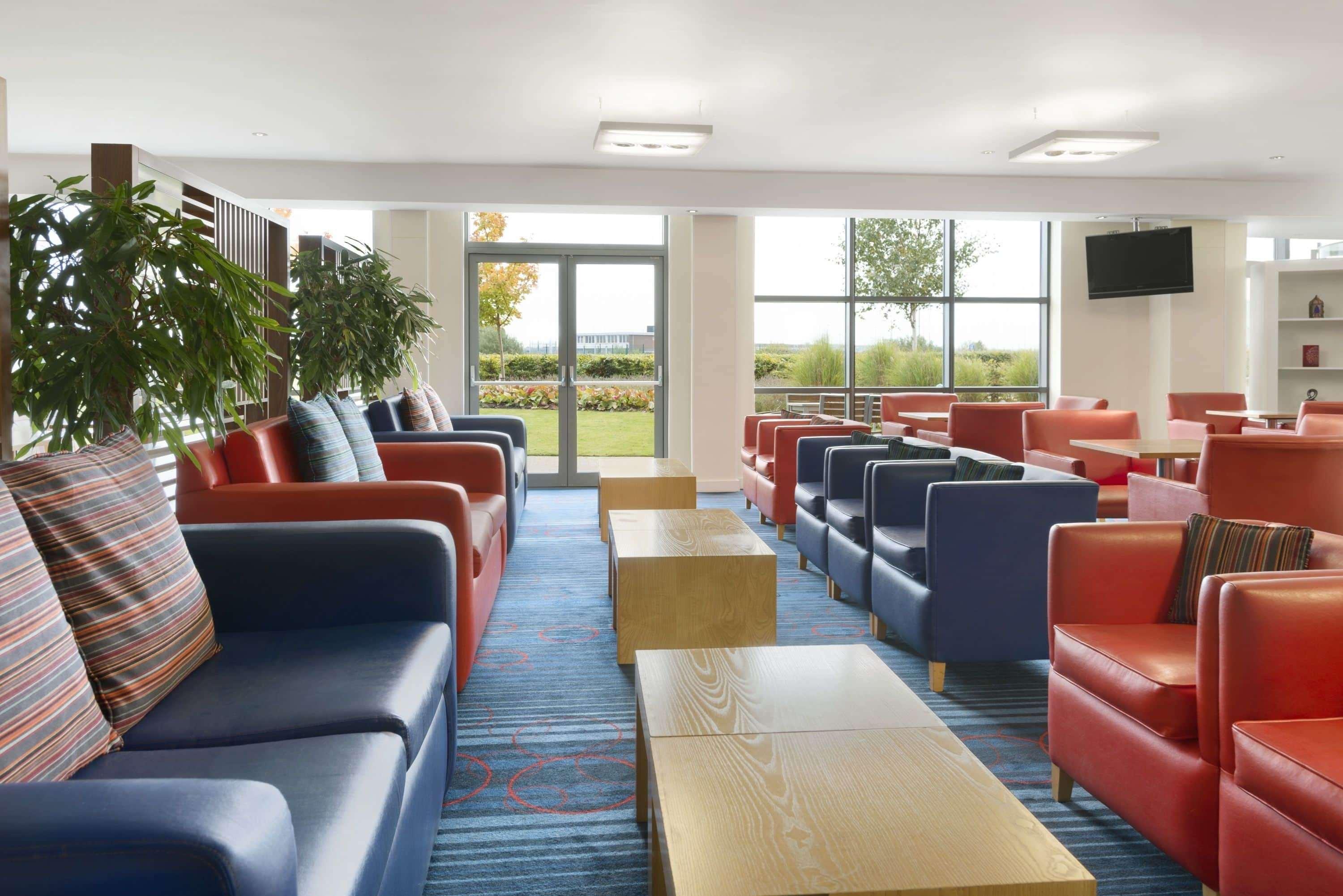 Bar/Salón Ramada Encore by Wyndham Doncaster Airport