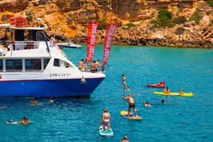 Actividad - Playas de Ibiza con tablas de paddle surf y esnórquel