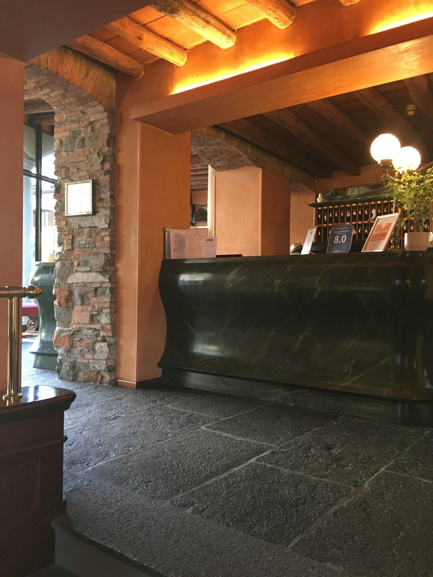 Bar/Salón Albergo Le Due Corti