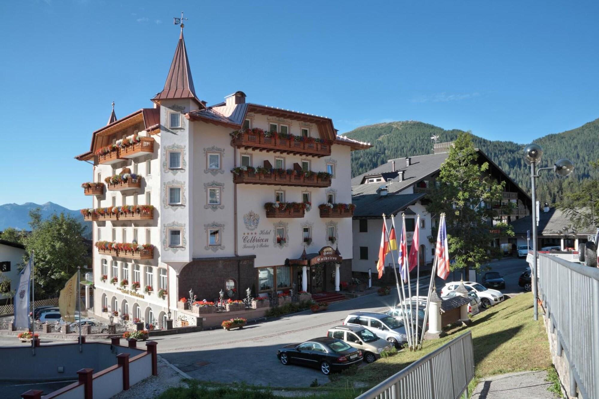 Vista Exterior Hotel Colbricon