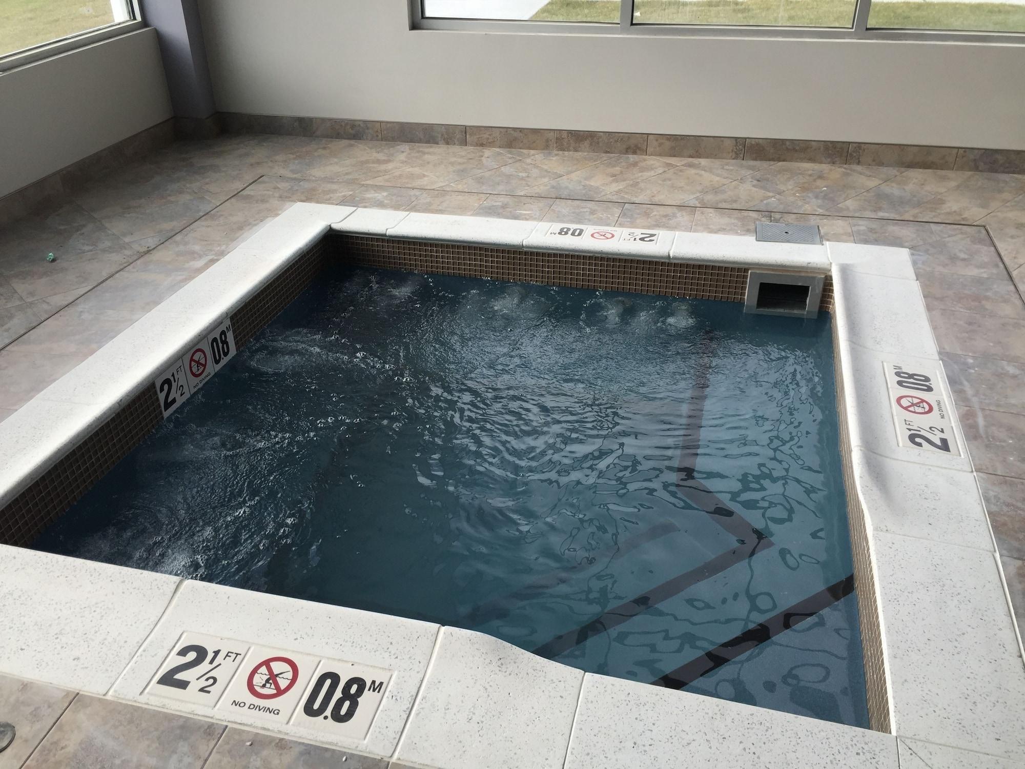 Spa Microtel Inn & Suites by Wyndham Kirkland Lake