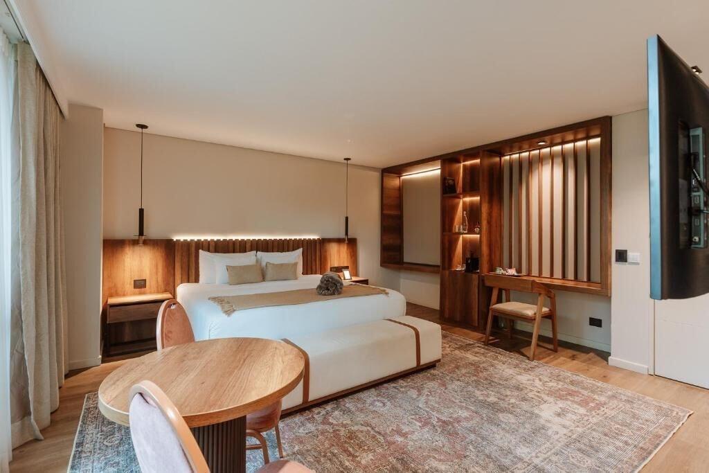 Varios 1616 HOTEL