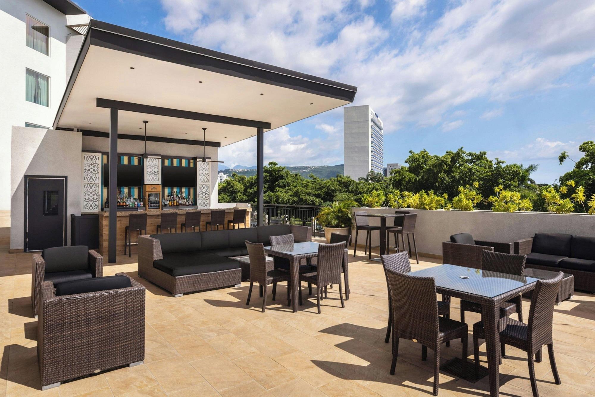 Vista Piscina Courtyard by Marriott Kingston, Jamaica